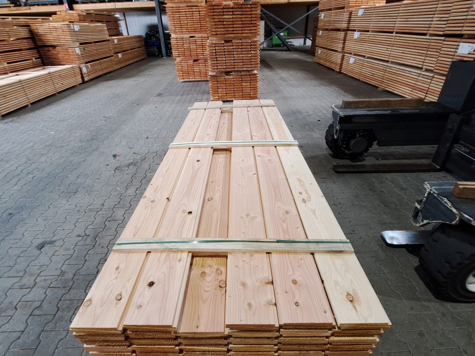 Ca. 75x Douglas Zweeds Rabat, 21x190mm, lengte 500cm